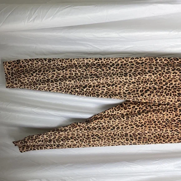 NWT!! Set💖 Juicy couture long sleeve velour pajama set cheetah print for women